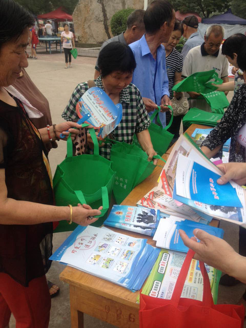 洛龙区开元路办事处开展扫黑除恶宣传活动