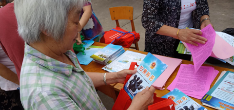 洛龙区开元路办事处开展扫黑除恶宣传活动