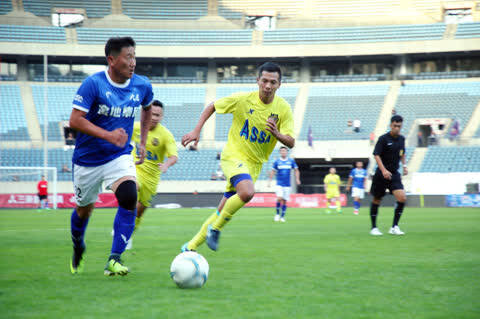 香港明星足球队VS前甲A班霸不落下风 谭校长