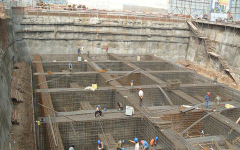 混凝土溜槽地基施工与基础施工的技术应用。