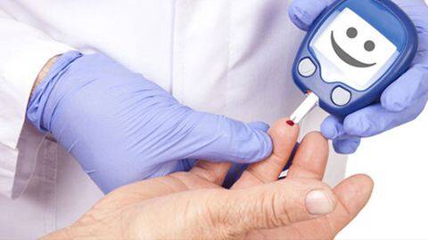 测血糖,这样扎手指比较不痛