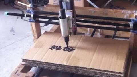 牛人创意发明 电机自制简单雕刻机模型