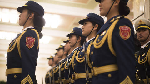 女兵晾内衣_女宿舍晾内衣内裤