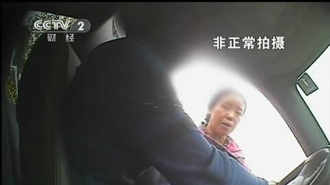 10月13日经济半小时_央视《经济半小时》视频截图2013年10月13日,经济半小时》节目中...