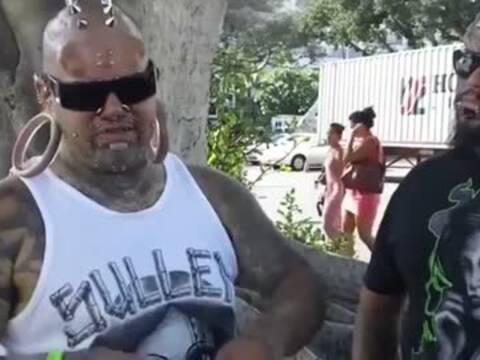 男子打巨型耳洞破吉尼斯纪录