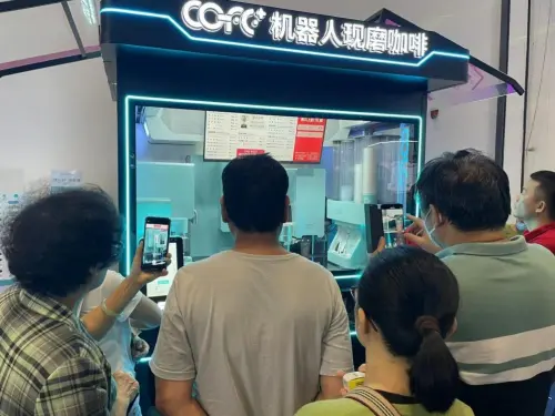干货满满（cofc咖啡机器人）咖啡机器人价格，COFE＋咖啡机器人亮相2023跨国采购中心博览会，郦鸢，