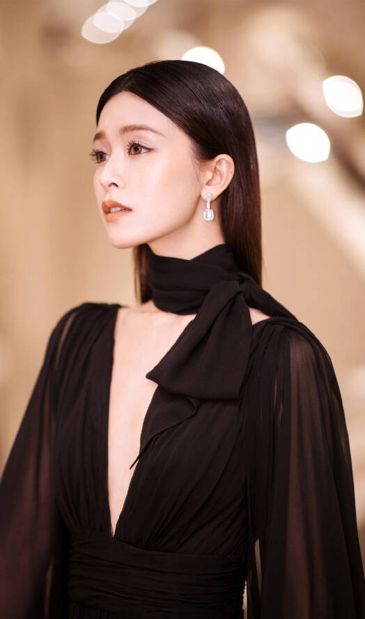 女演员文咏珊黑色性感优雅时尚写真