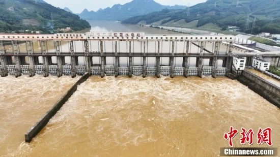 广西柳州红花水电站开闸放水迎新一轮降雨(图3)