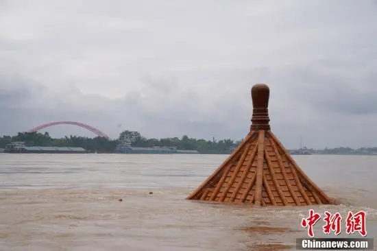 持续强降雨西江水位上涨广西平南县江岸凉亭被淹(图3)