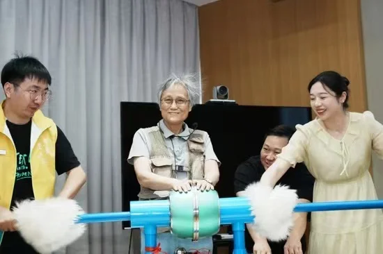 8784B76C349DD29205962AD49114E8FD7BB8A0B0_size46_w550_h366.jpg 好奇心和科学探索:桃浦镇“好奇心大讲堂”启示录