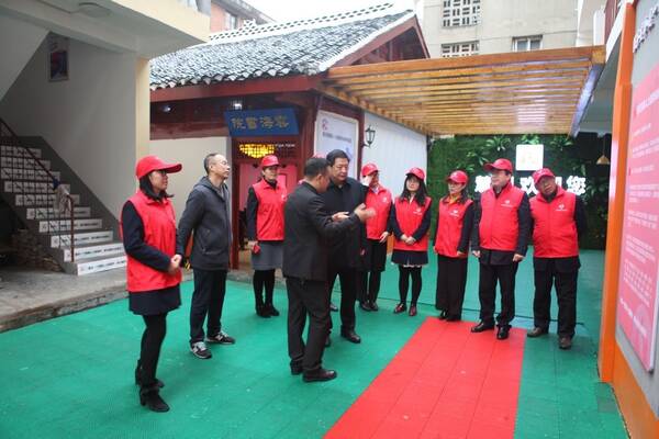 农行安康分行走进慧灵智障服务机构开展献爱心