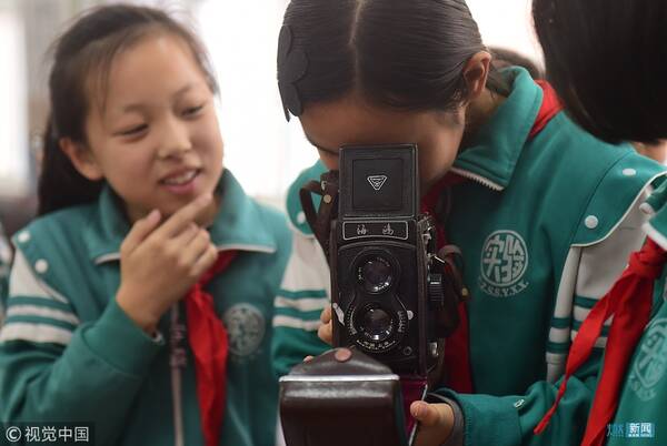 河北沧州:小学生老物件展感悟40年生活巨变