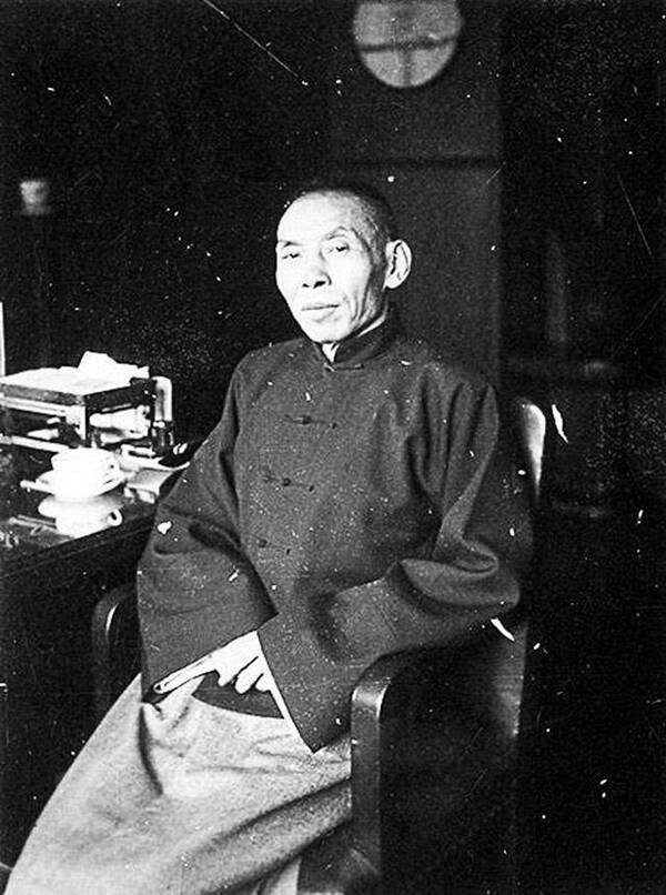 53岁黄金荣逼走原配迎娶23岁的美娇妻露兰春,下场凄凉