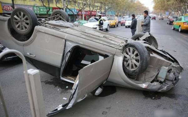 爆胎或成事故“顶级杀手”!见这四个预兆快停车,冬天尤其要注意-678汽车生活