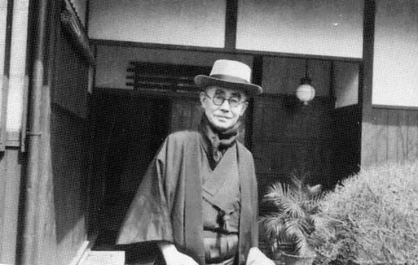 翻开京极夏彦的《百怪图谱》，第一百支蜡烛熄灭了