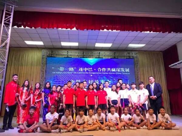 20多天前,他从花都带了200多根跳绳去巴拿马私立小学通州梨园图片