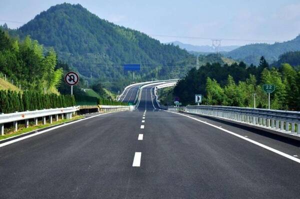 为何国内高速的直线路程最多只有2.4千米?车主了解后直呼:有用-678汽车生活