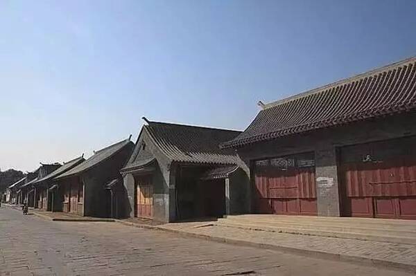 兴城市归属于葫芦岛市管辖,于葫芦岛市西南部,在辽东湾西岸,居辽西