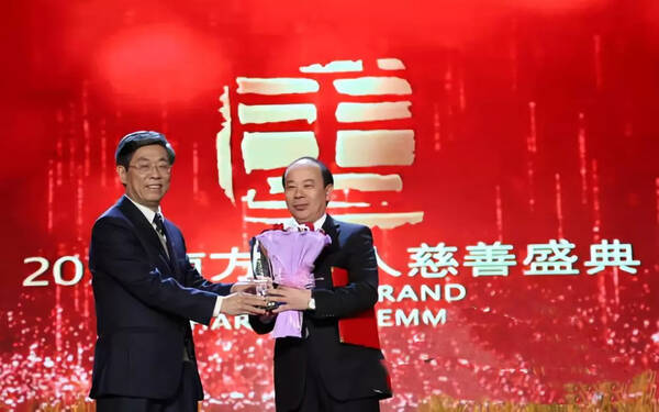 时贷款200万捐80万建学校,如今是汕尾首富,坐