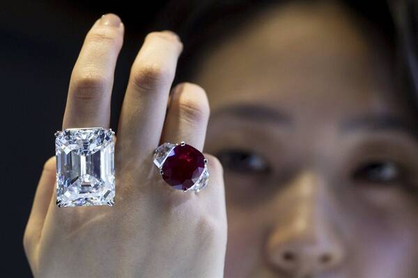 钻石和红宝石常常被拿来互相比较哪个更有收藏