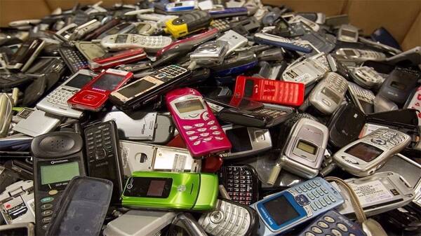 难怪有这么多收旧手机的人,一吨旧手机,可以提