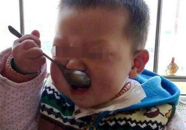 两岁宝宝吃了奶奶的菜一直呕吐不幸去世,查出原因,宝