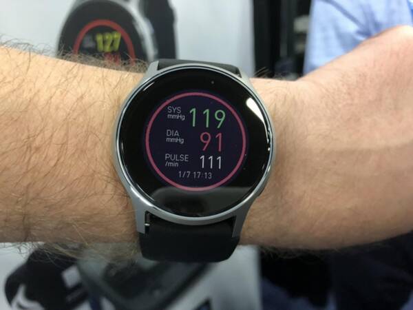 欧姆龙智能手表明年1月上市 能24小时监控血压