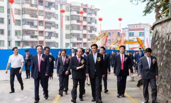 时贷款200万捐80万建学校,如今是汕尾首富,坐