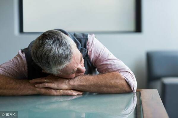 生病老人去世前的征兆