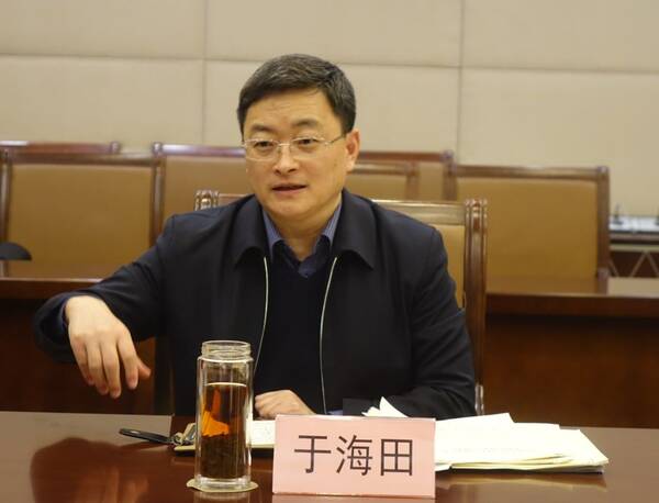 市政府召开征求党外人士对政府工作意见建议座