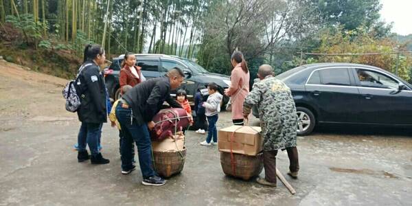 长沙县社区携手公益组织与幼儿园开展爱心慰问