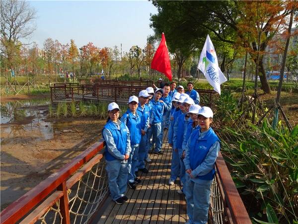 爱我百湖志愿者走进倒口湖公园 感受四水共