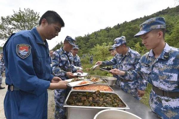 怎么在野外搭锅_野外有锅怎么架火