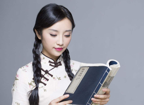 经常看书的人,和不看书的人有什么区别?气质就