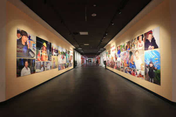 社会主义富华西展览馆开展