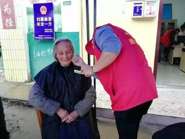 农村扶贫济困志愿服务系列活动走进柳城雷塘