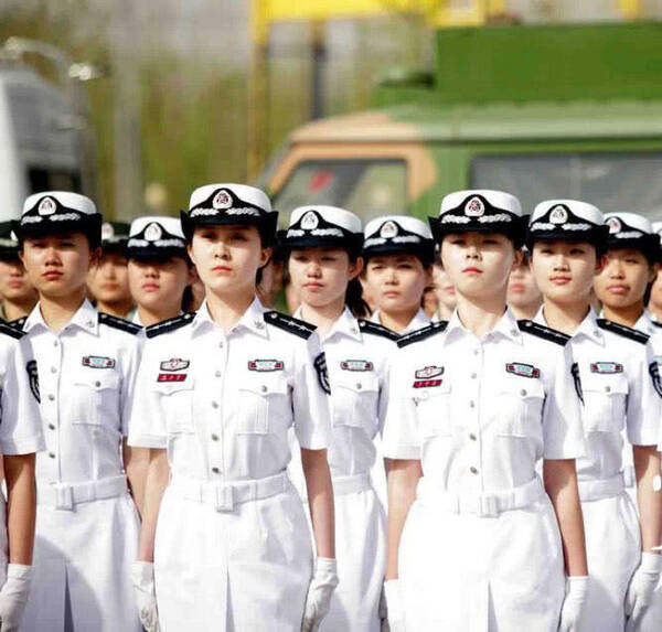 中国07式军装系列,海军唯一采用白色常服和礼
