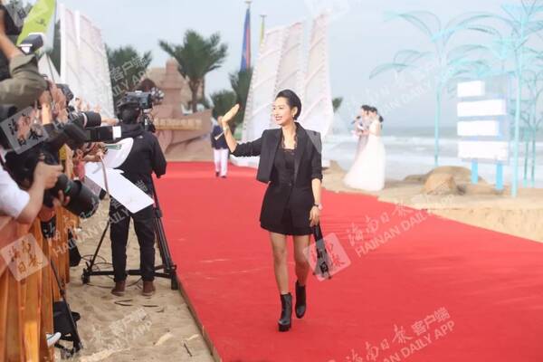 首届海南岛国际电影节闭幕式三亚举行!红毯美