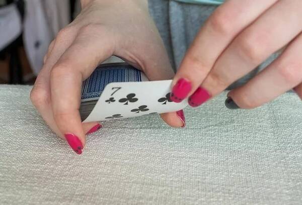揭秘扑克牌花式洗牌作弊