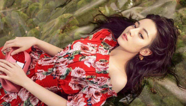 仙女迪丽热巴,一个生图比精修好看,非议与热度共存的