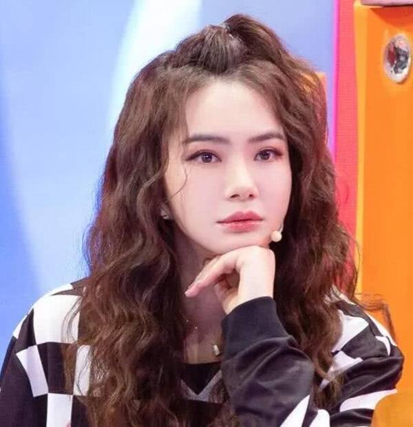 李冰冰杨颖都发文祝福赵丽颖生子,内容却不尽