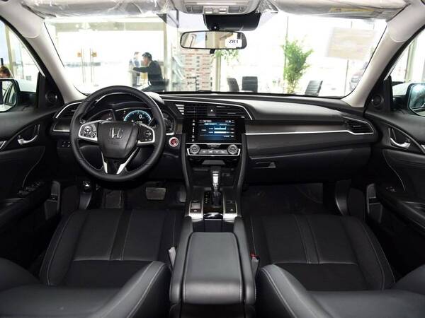 本田思域 VS 福克斯ST-Line,两款运动紧凑轿车