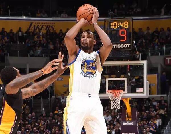 NBA奖杯原型:一人曾命名两个奖杯,有些荣誉竟