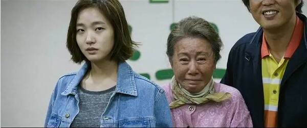 “我开始画有阳光的世界了” | 《季春奶奶》