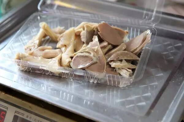 宁波这家专门吃鹅肉的店,养了一万只鹅,一天吃