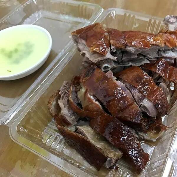 宁波这家专门吃鹅肉的店,养了一万只鹅,一天吃