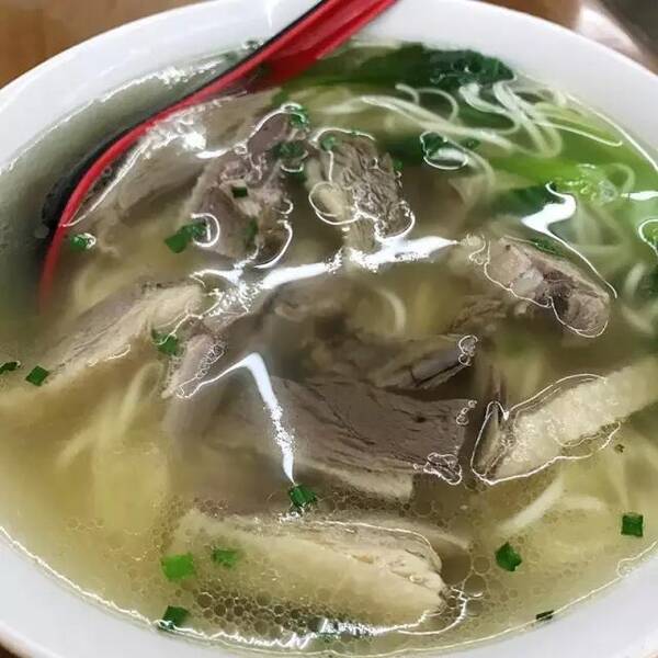 宁波这家专门吃鹅肉的店,养了一万只鹅,一天吃