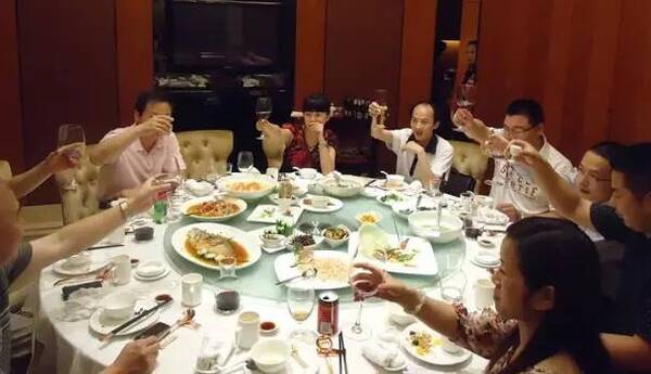 中国人请客吃饭的潜规则,超实用!