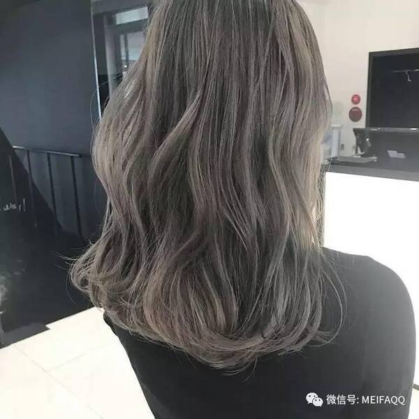 雾感灰的发色 ,最流行的头发颜色