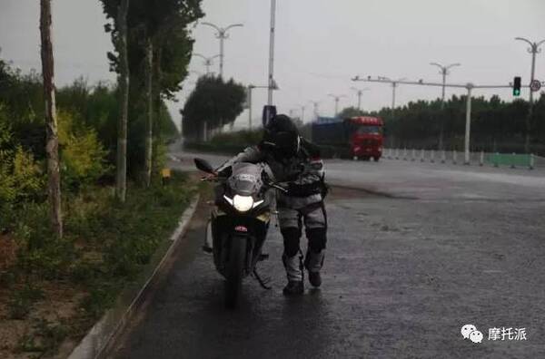 豪爵铃木GSX250R摩旅油耗公布,你又怎么看?